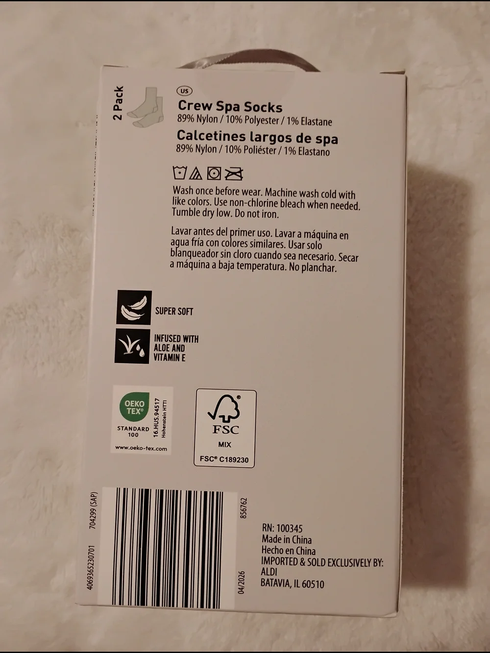 Ladies Crew Spa Socks  With Aloe Vera & Vitamin E - White & Gray (2 Pack) NEW